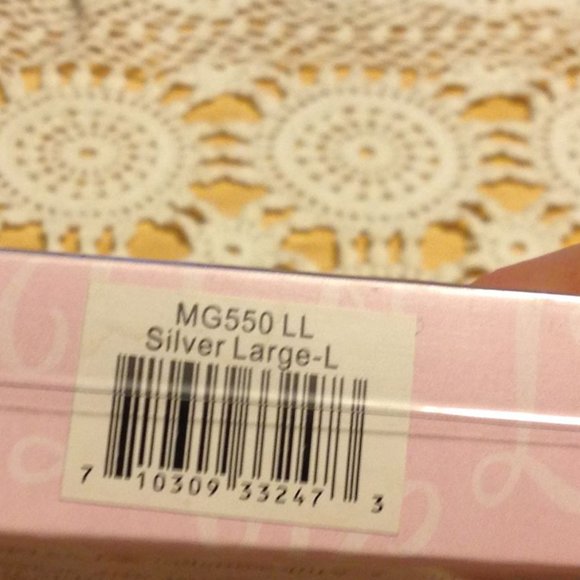 Cake Decoration - Lillian Rose cake monogram, letter L - Picture 3 of 4